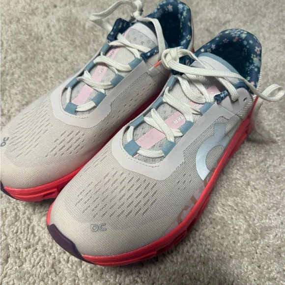 On Running Sneakers with Red Soles and Light Gray Uppers - Picture 2 of 3